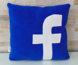 REGALI ORIGINALI CUSCINO FACEBOOK