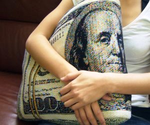 CUSCINO MAZZETTA DI DOLLARI