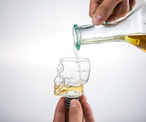 idee regalo originali tappo dosatore a forma di teschio