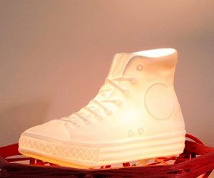 lampada da tavolo originale sneaker