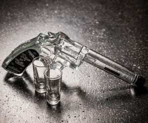BOTTIGLIA DI TEQUILA A FORMA DI PISTOLA REGALI ORIGINALI