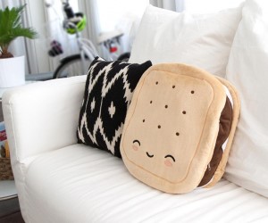 idee regalo originali per la casa cuscino termico a forma di biscotto