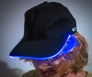 CAPPELLINO CON VISIERA LUMINOSA