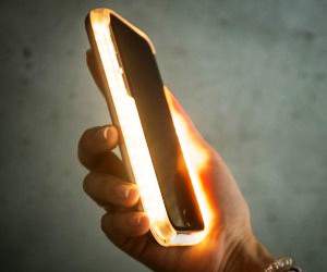 CUSTODIA LUMINOSA PER IPHONE