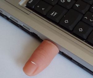 idee regalo originali pen drive finger