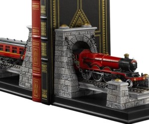 idee regalo originali per la casa reggilibri a forma di treno hogwarts express di harry potter