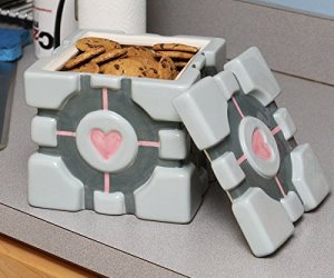 IDEE REGALO ORIGINALI PER LA CUCINA BARATTOLO PER BISCOTTI CUBO DI COMPAGNIA PORTAL 2