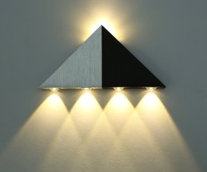 LAMPADA DA PARETE TRIANGOLO