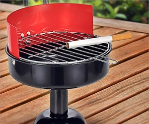 idee regalo originali posacenere da esterni a forma di barbecue