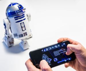 ROBOT TELECOMANDATO R2D2