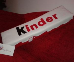 idee regalo originali per la casa cuscino a forma di barretta kinder