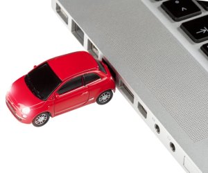 idee regalo originali oggetti strani e curiosi chiavetta usb fiat 500