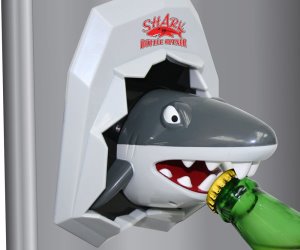 idee regalo originali apribottiglie squalo